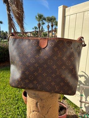 Authentic Louis Vuitton Delightful PM
PLEASE READ DESCRIPTION!